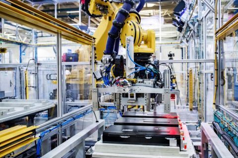 奥特能工厂投产先进电池，超十款通用车型将搭载，机械设备革新引领电动化转型